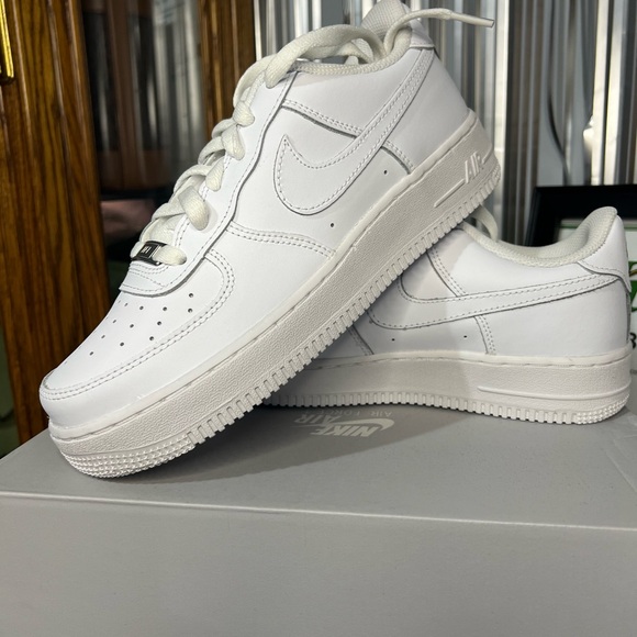 Nike Air Force 1 Triple White GS - Picture 3 of 8